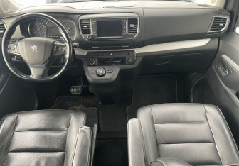 Подержанный автомобиль Peugeot Traveller 2018 года (9 фото)