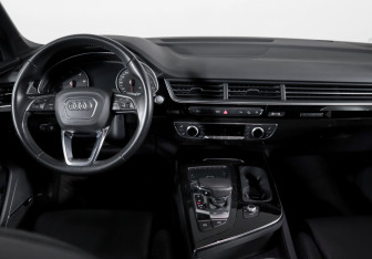 Подержанный автомобиль Audi Q7 2019 года (12 фото)