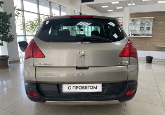 Подержанный автомобиль Peugeot 3008 2011 года (6 фото)