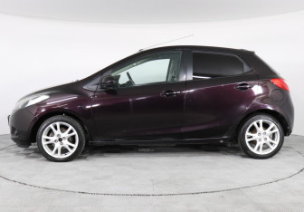 Подержанный автомобиль Mazda 2 Hatchback 2008 года (8 фото)