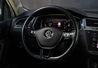 Подержанный автомобиль Volkswagen Tiguan 2019 года (12 фото)