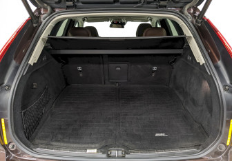 Подержанный автомобиль Volvo XC60 2019 года (10 фото)