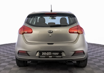 Подержанный автомобиль Kia Ceed Hatchback 2014 года (6 фото)