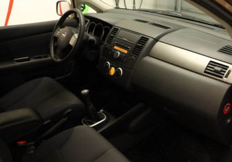 Подержанный автомобиль Nissan Tiida Sedan 2008 года (13 фото)