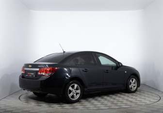 Подержанный автомобиль Chevrolet Cruze Sedan 2012 года (5 фото)