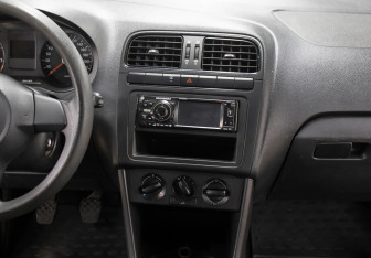 Подержанный автомобиль Volkswagen Polo Sedan 2013 года (15 фото)