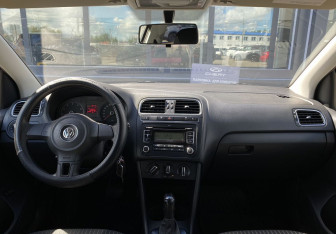 Подержанный автомобиль Volkswagen Polo Sedan 2012 года (10 фото)