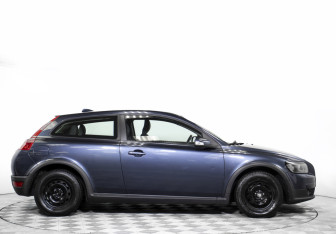 Подержанный автомобиль Volvo C30 2007 года (4 фото)