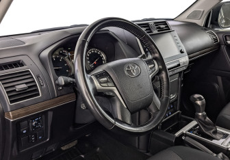 Подержанный автомобиль Toyota Land Cruiser Prado 2020 года (15 фото)