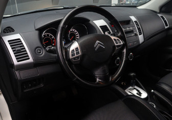 Подержанный автомобиль Citroen C-Crosser 2011 года (14 фото)