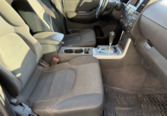 Подержанный автомобиль Nissan Pathfinder 2012 года (9 фото)