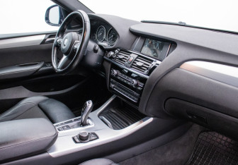 Подержанный автомобиль BMW X4 2018 года (10 фото)