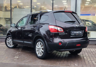 Подержанный автомобиль Nissan Qashqai+2 2011 года (6 фото)