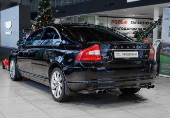 Подержанный автомобиль Volvo S80 2010 года (6 фото)