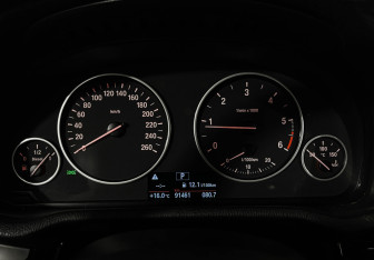 Подержанный автомобиль BMW X3 2015 года (13 фото)