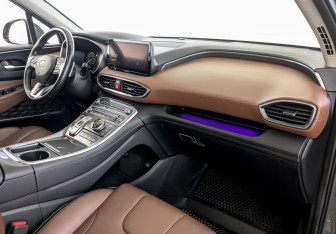 Подержанный автомобиль Hyundai Santa Fe 2022 года (10 фото)