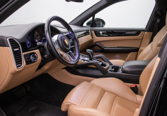Подержанный автомобиль Porsche Cayenne 2020 года (10 фото)