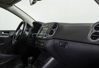 Подержанный автомобиль Volkswagen Tiguan 2011 года (12 фото)