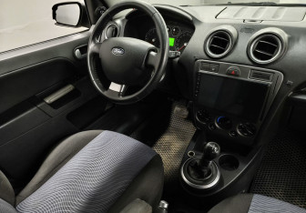 Подержанный автомобиль Ford Fusion 2007 года (10 фото)