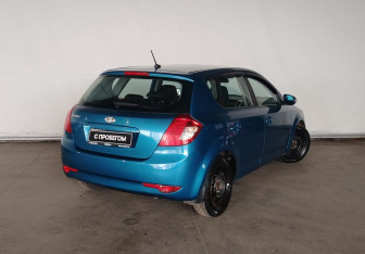 Подержанный автомобиль Kia Ceed Hatchback 2010 года (6 фото)