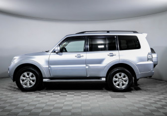 Подержанный автомобиль Mitsubishi Pajero 2013 года (8 фото)