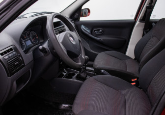 Подержанный автомобиль Fiat Albea 2011 года (10 фото)