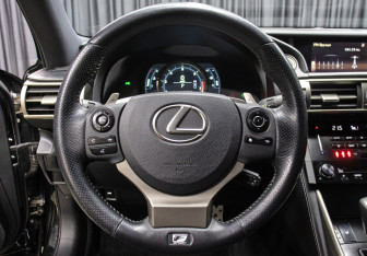 Подержанный автомобиль Lexus IS Sedan 2014 года (17 фото)
