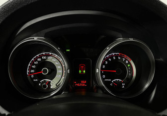Подержанный автомобиль Mitsubishi Pajero 2015 года (11 фото)