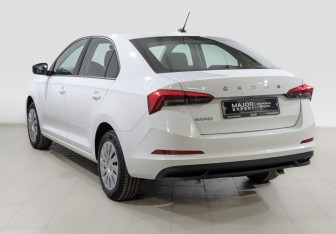 Подержанный автомобиль Skoda Rapid Liftback 2021 года (7 фото)