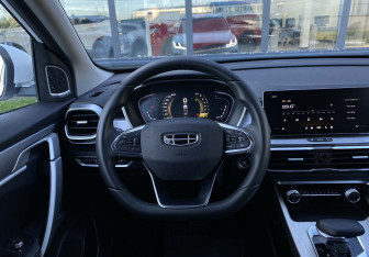 Подержанный автомобиль Geely Coolray 2023 года (14 фото)