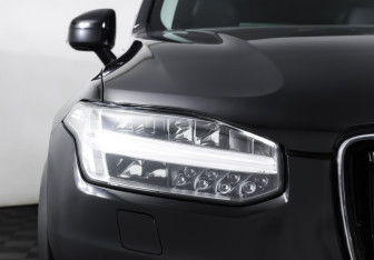 Подержанный автомобиль Volvo XC90 2021 года (23 фото)