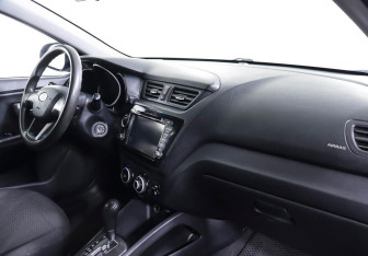 Подержанный автомобиль Kia Rio Sedan 2012 года (12 фото)