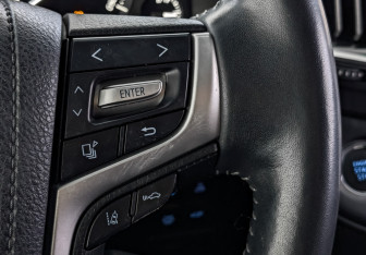 Подержанный автомобиль Toyota Land Cruiser Suv 2016 года (30 фото)