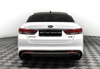 Подержанный автомобиль Kia Optima Sedan 2016 года (6 фото)