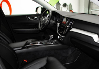 Подержанный автомобиль Volvo XC60 2019 года (28 фото)