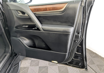 Подержанный автомобиль Lexus LX 2020 года (26 фото)