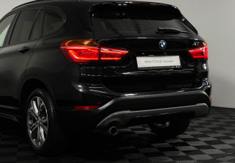 Подержанный автомобиль BMW X1 2017 года (16 фото)