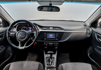 Подержанный автомобиль Kia Rio Hatchback 2021 года (14 фото)