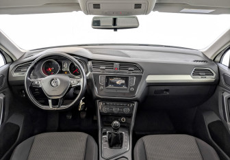 Подержанный автомобиль Volkswagen Tiguan 2017 года (14 фото)