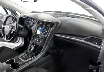 Подержанный автомобиль Ford Mondeo Sedan 2017 года (5 фото)