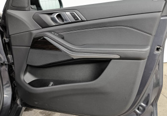 Подержанный автомобиль BMW X5 2021 года (24 фото)