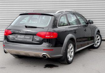 Подержанный автомобиль Audi A4 allroad 2010 года (5 фото)