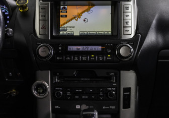 Подержанный автомобиль Toyota Land Cruiser Prado 2010 года (14 фото)