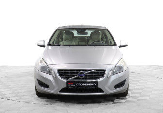 Подержанный автомобиль Volvo S60 2011 года (2 фото)