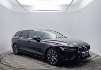 Подержанный автомобиль Volvo V60 2020 года (7 фото)