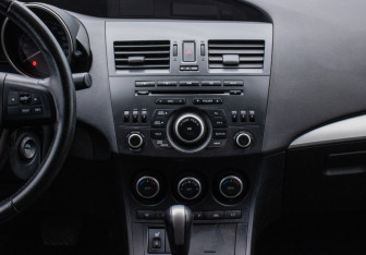 Подержанный автомобиль Mazda 3 Sedan 2012 года (14 фото)