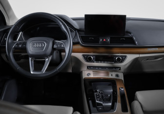 Подержанный автомобиль Audi Q5 2020 года (12 фото)
