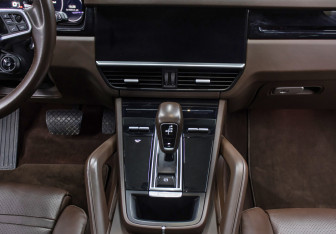 Подержанный автомобиль Porsche Cayenne 2018 года (13 фото)