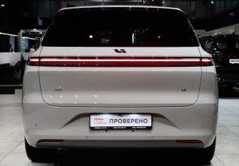 Подержанный автомобиль LiXiang L6 2024 года (5 фото)