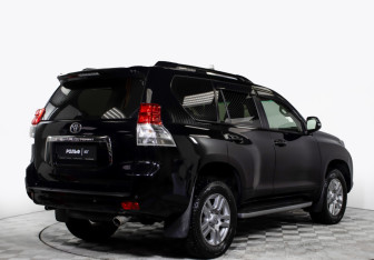 Подержанный автомобиль Toyota Land Cruiser Prado 2012 года (5 фото)